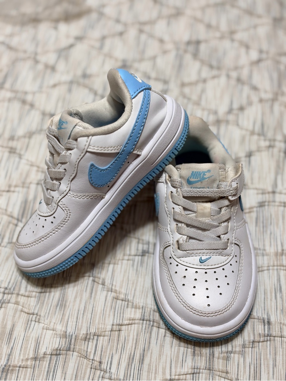 NIKE Air Force 1 Low Easy On Toddler White and Aqua Blue Outdoor Sneakers Sz 8C - Picture 2 of 10